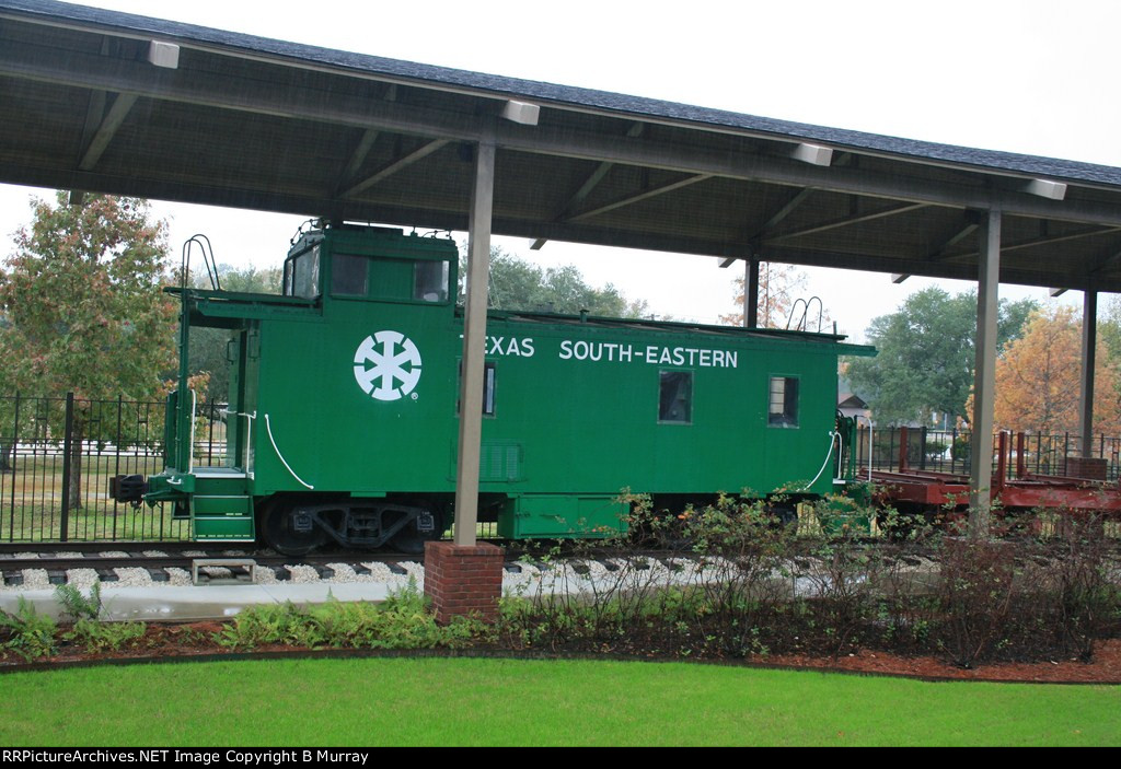 Texas South-Eastern Caboose