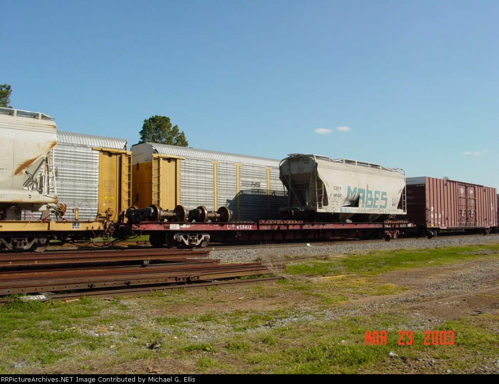 UP 659412 with derailed covered two bay hopper load