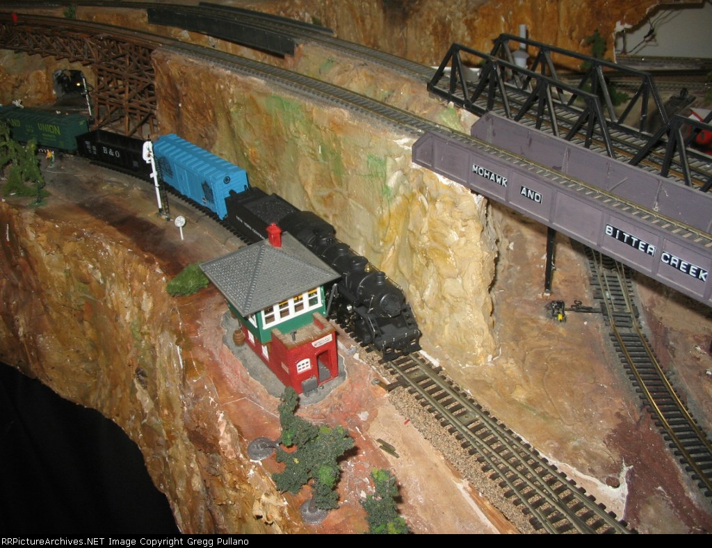NYC Consolodation runs past a tower on the SRI Layout