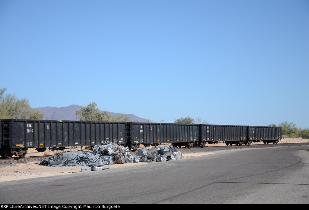 FXE Gondolas being loaddd with scrap