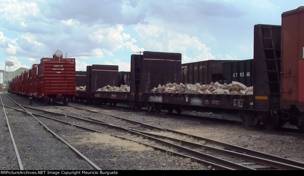 Ferromex Bulkhead with rocks at yard