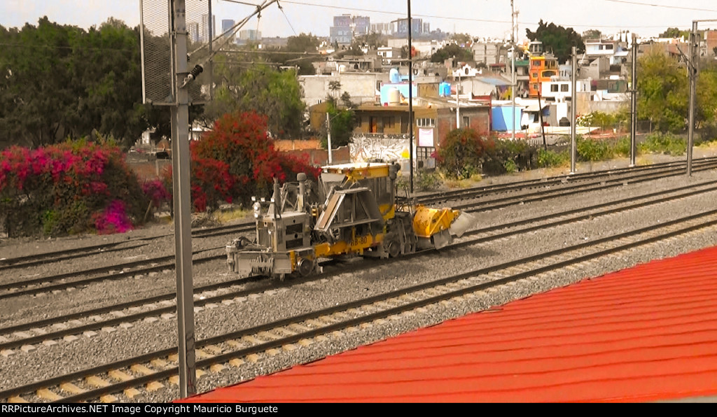 FXE MoW track equipment