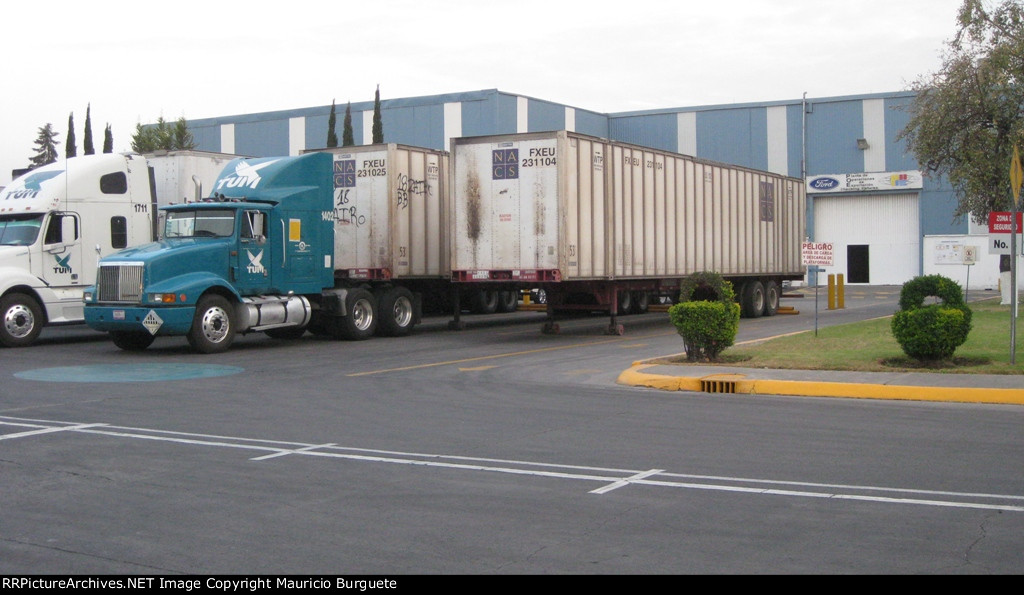 Ferromex Ex-NACS containers & Trailers