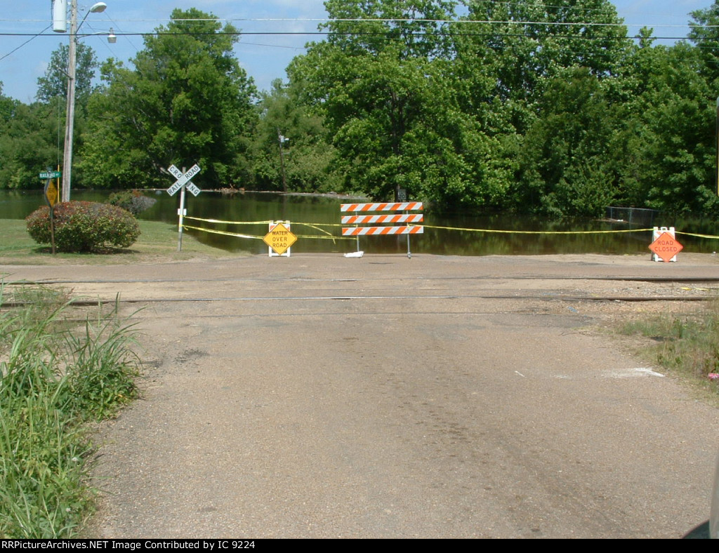 Pittman Street crossing of Cemetery Siding