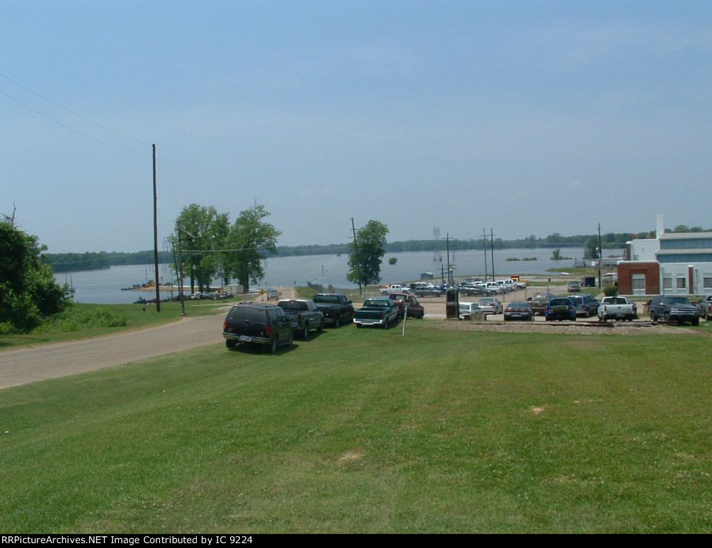 Old RR crossing at Le Tourneau