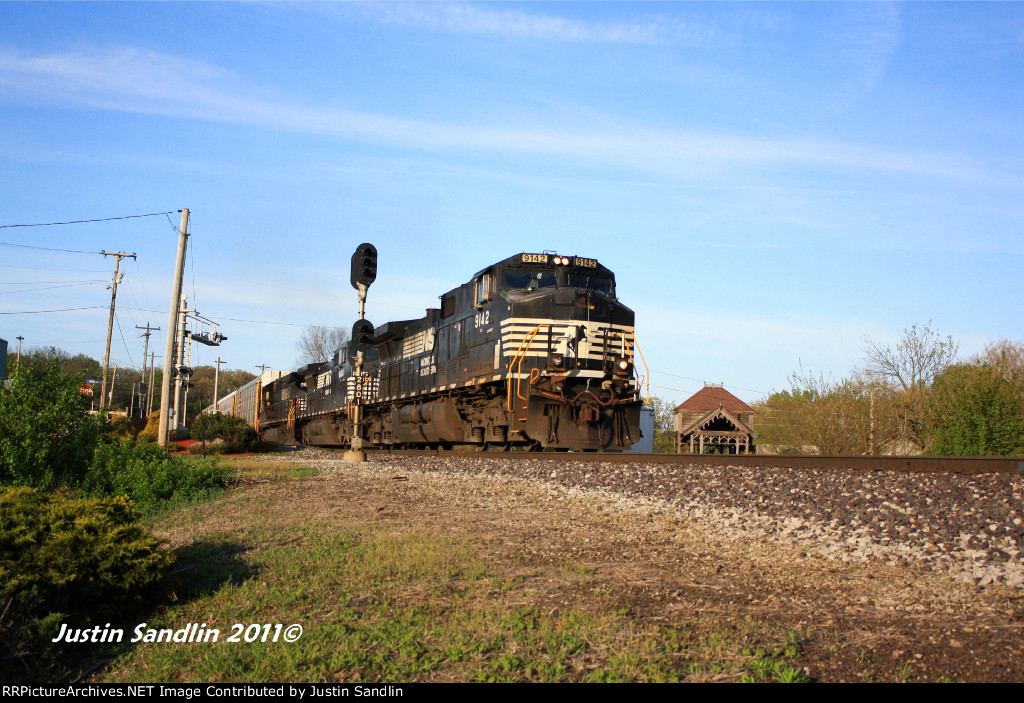 32M - Uphill in the Evening Sun