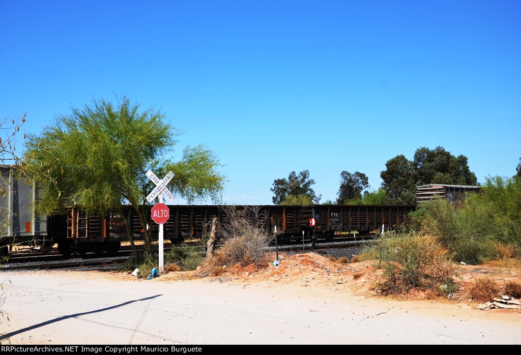 FSRR & FXE Gondolas at yard