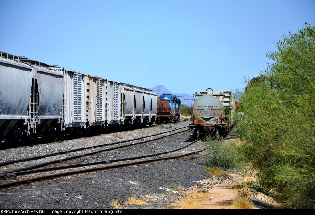 FXE SD40's ex-FNM in blue scheme at yard
