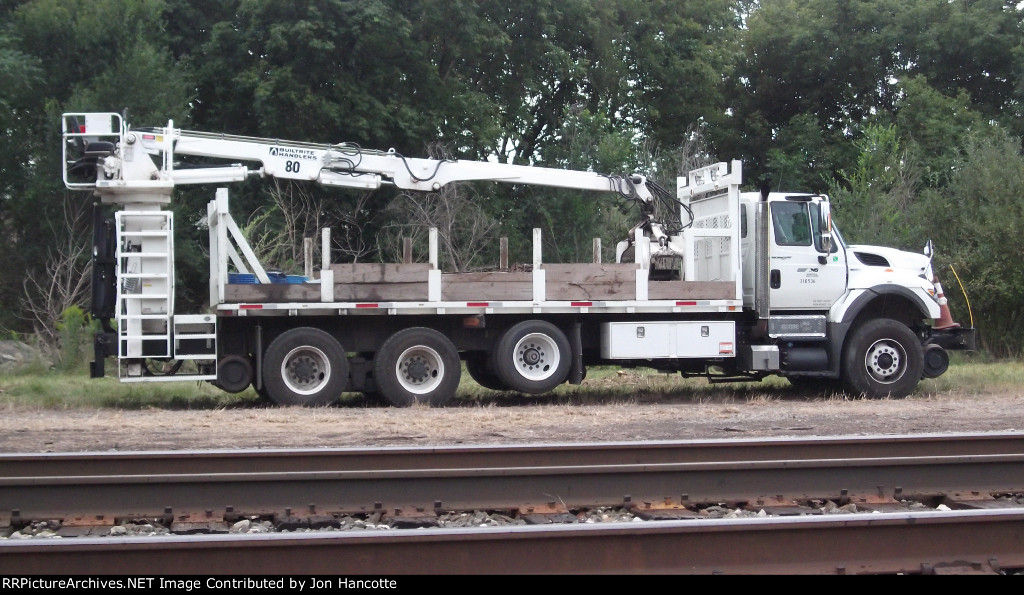 Large NS MOW hirail truck w/crane