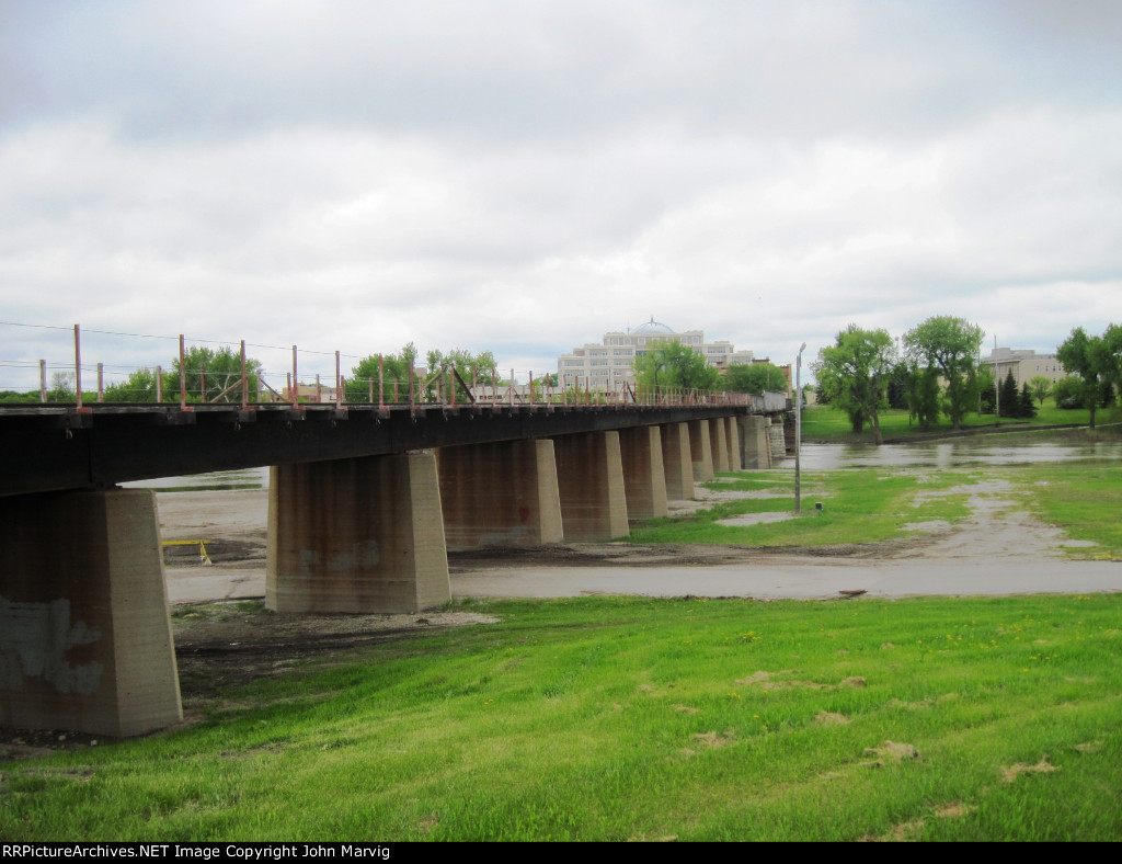 BNSF's Bridge over the Red River Of The North