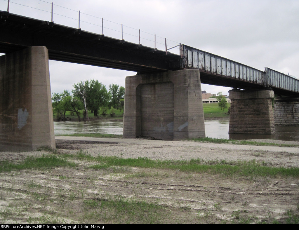 BNSF's Bridge over the Red River Of The North