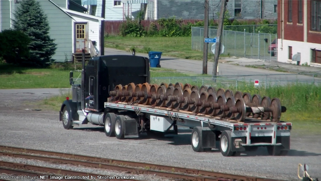 Old Wheels leavig the NS Shops