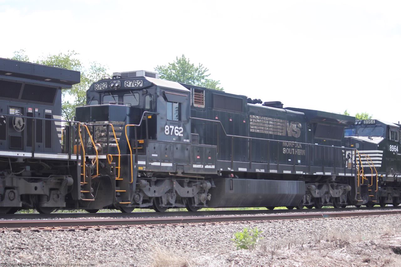 NS 8762