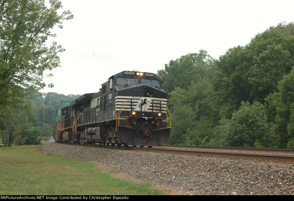 NS 9-40CW 9170 leads 22W