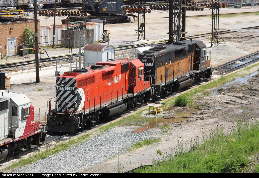 CP 3015 and SOO 2010 sit on the Muskego Yard ramp