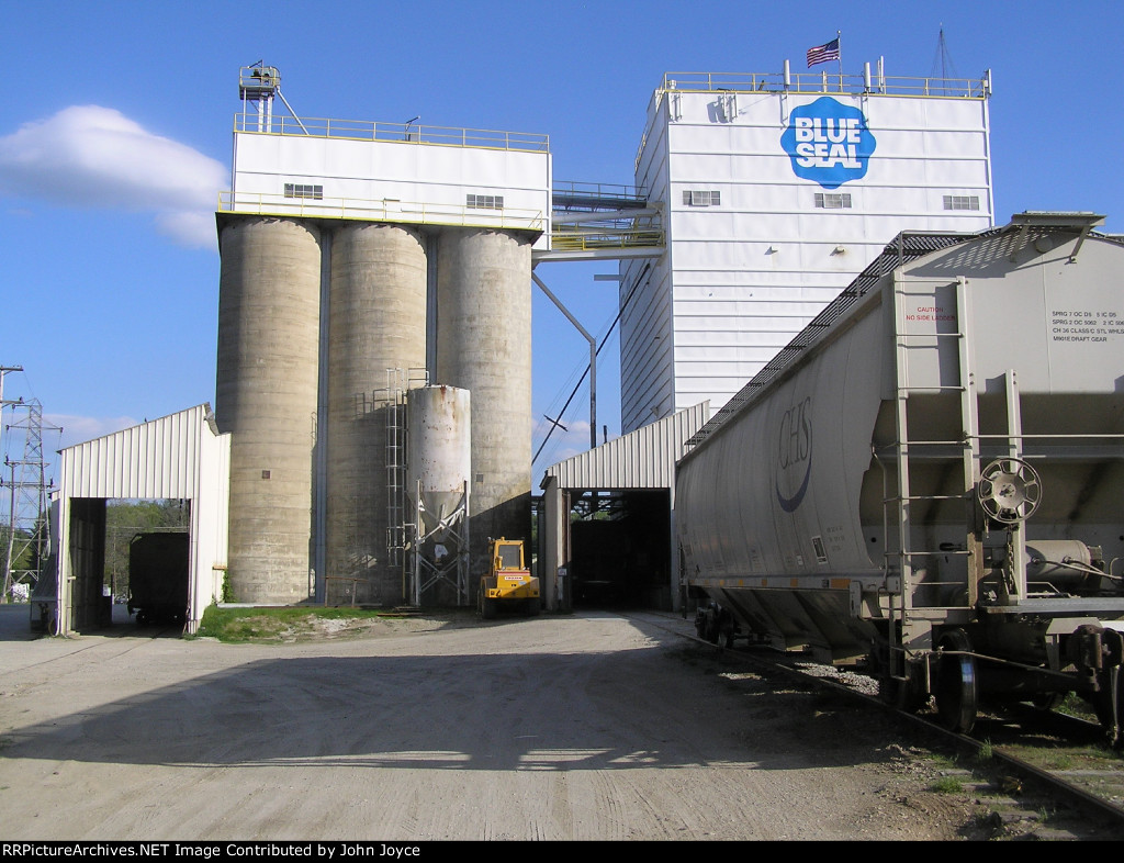 Blue Seal Feeds; Bow, NH