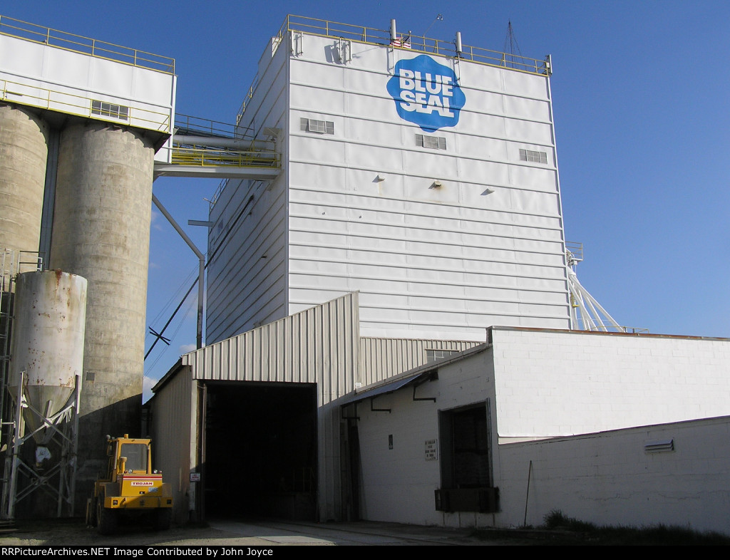 Blue Seal Feeds; Bow, NH
