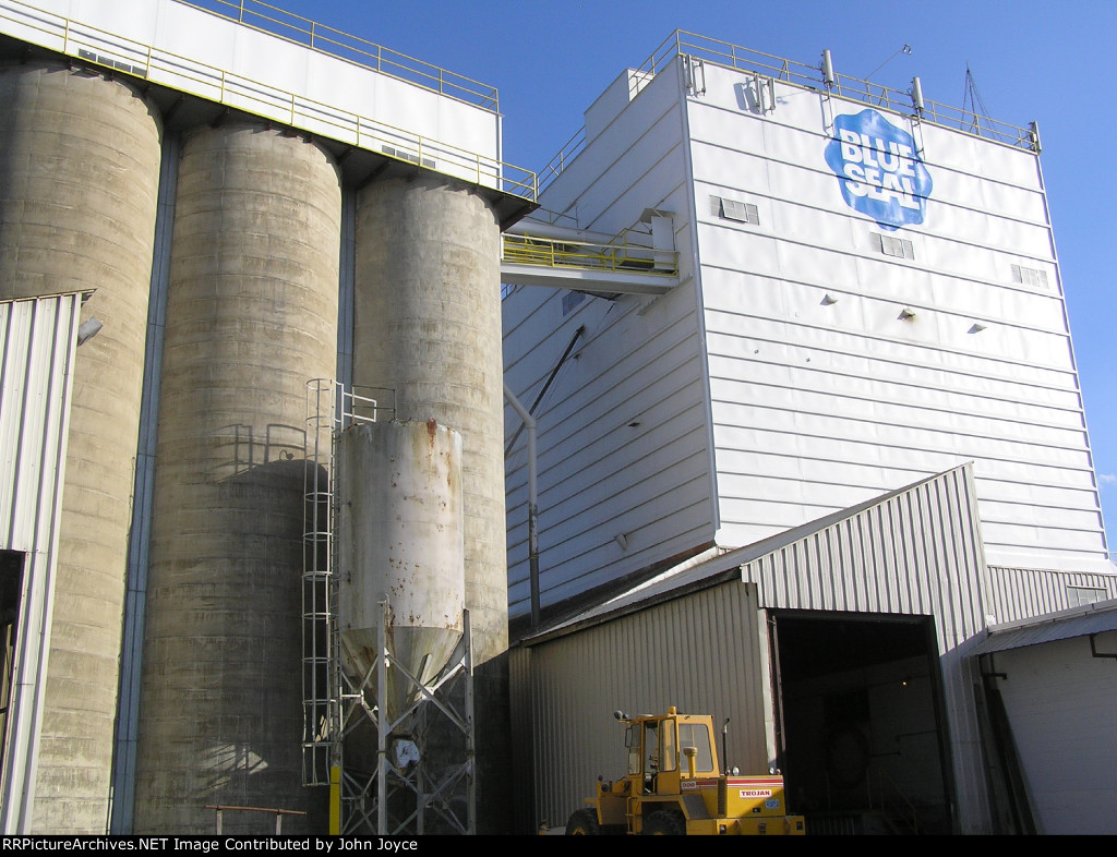 Blue Seal Feeds; Bow, NH