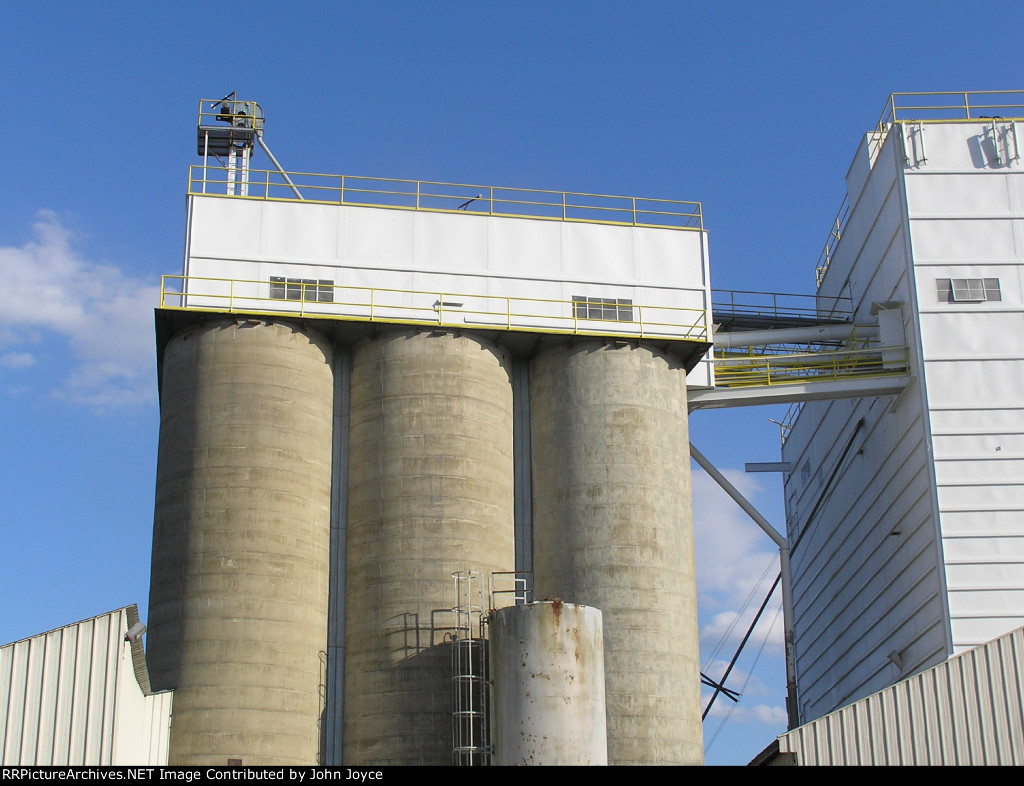 Blue Seal Feeds; Bow, NH