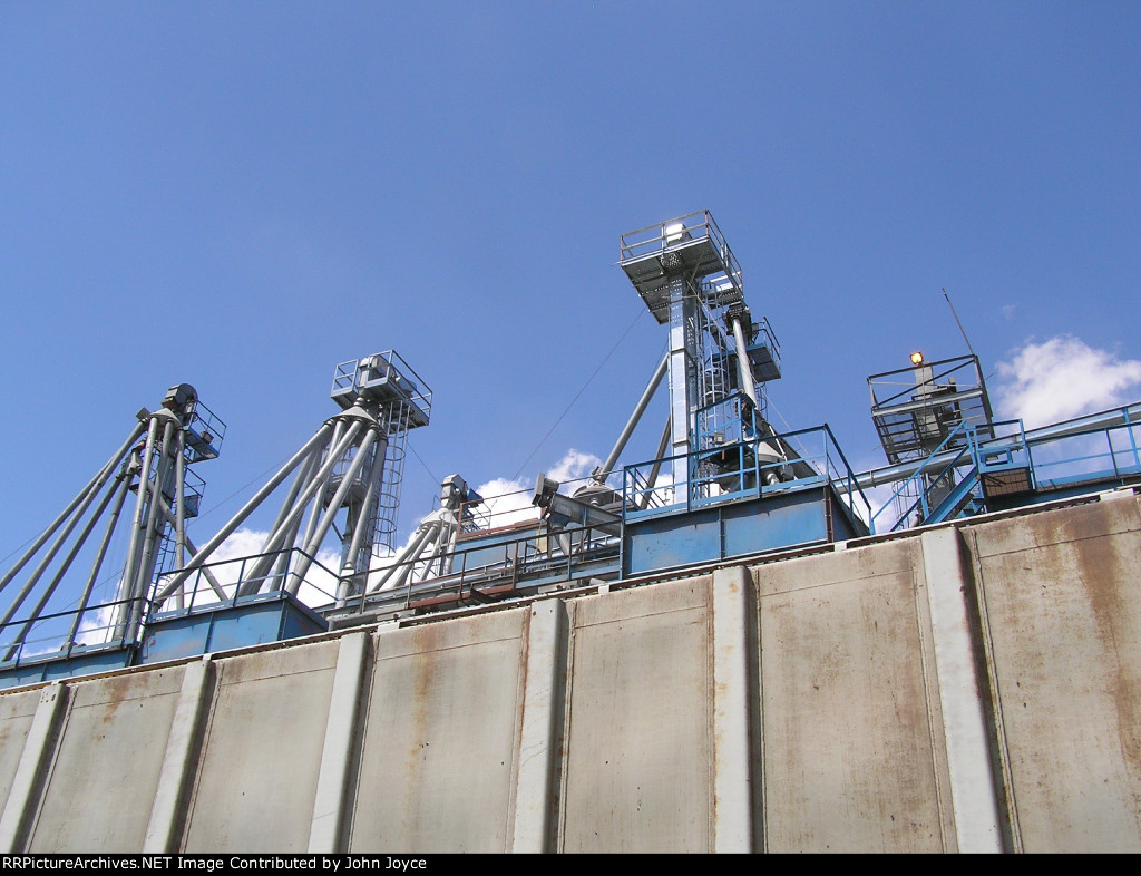 Morrisons Custom Feeds in Barnet, VT.
