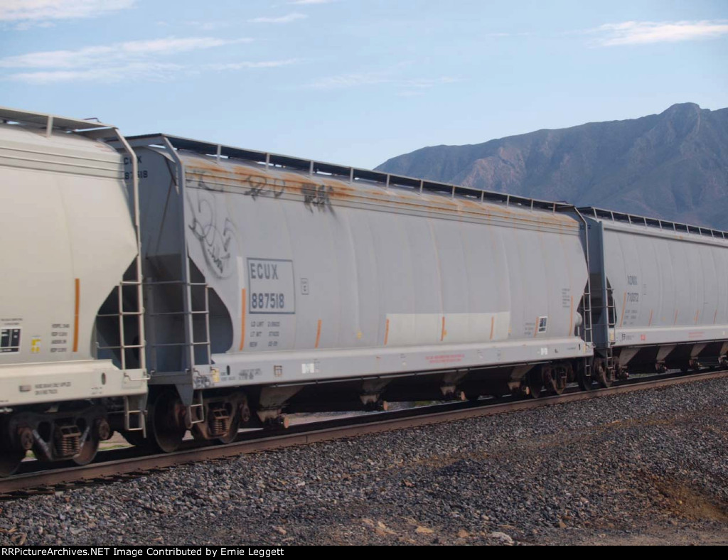 ECUX 887518 in a WB manifest at 9:56