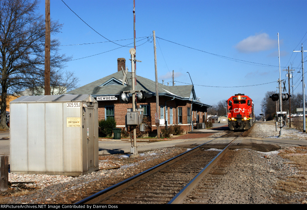 IC 3137 passing the depot