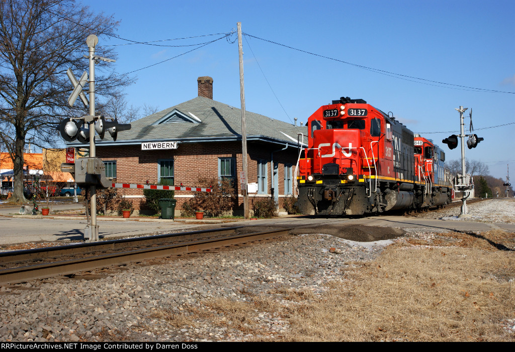 IC 3137 passing the depot