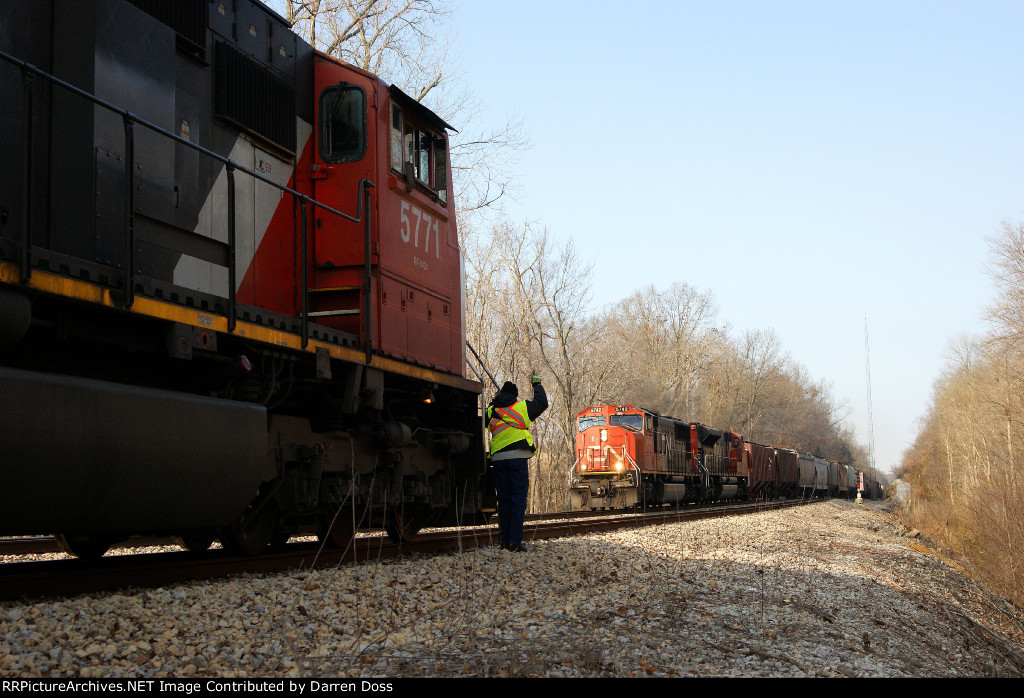 CN 5742 passing CN 5771 at Reevesville, IL