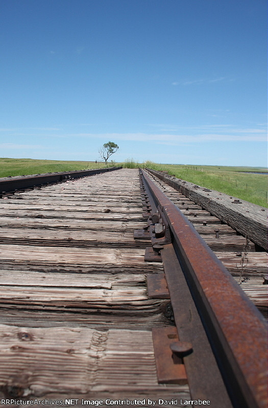 Flange marks along the bridge ties