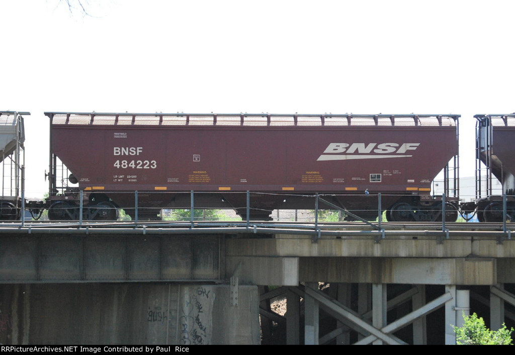 BNSF 484223