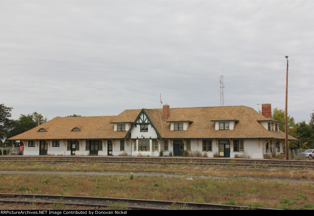 Old CNR ex GTP station in Wainwright