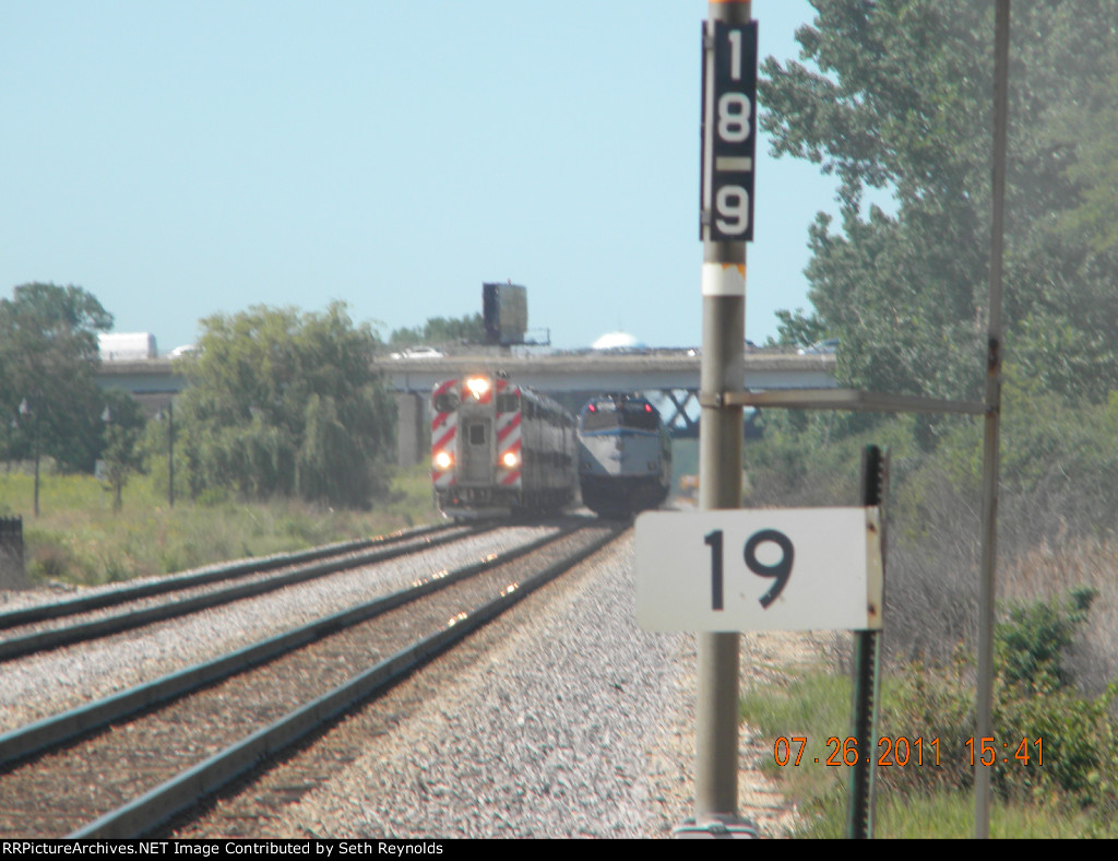 Amtrak 337 metra Metra 2140