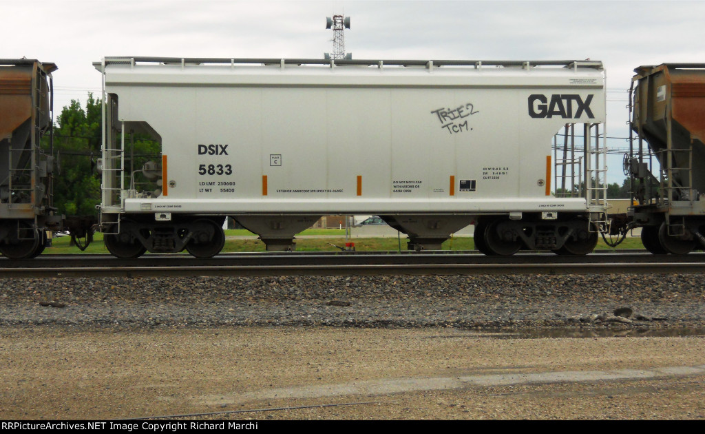 DSIX 5833