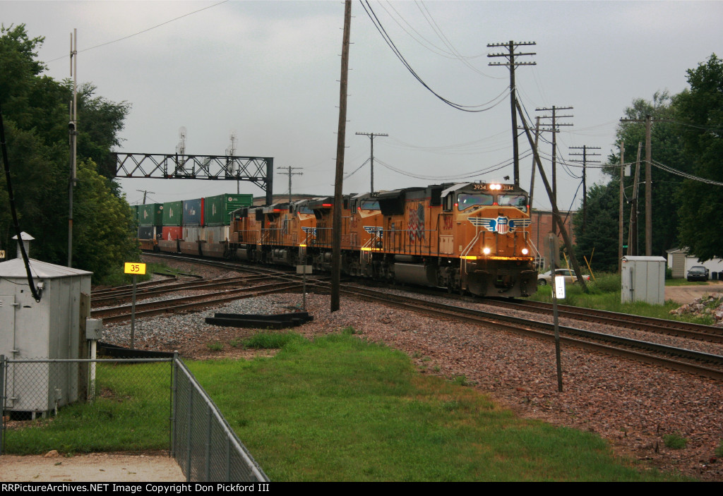 UP 3934 Stack Train