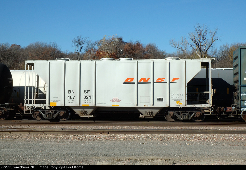 BNSF 407024, at the BNSF Gibson Yard