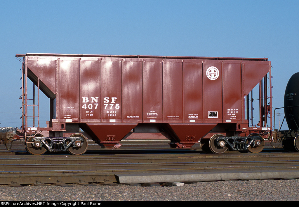 BNSF 407775, fresh repaint, on the BNSF