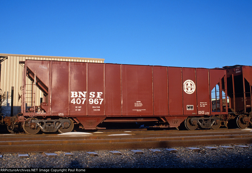 BNSF 407967, on the BNSF at the Sheep Yard