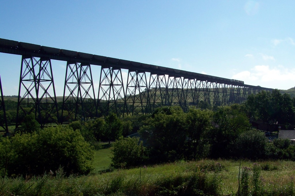BNSF coal loads head east 