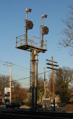 B&O signals by the depot