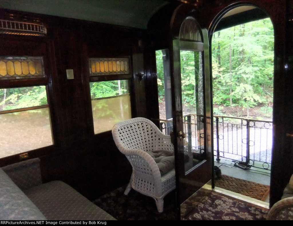 The rear observation parlor, looking out onto the vestibule