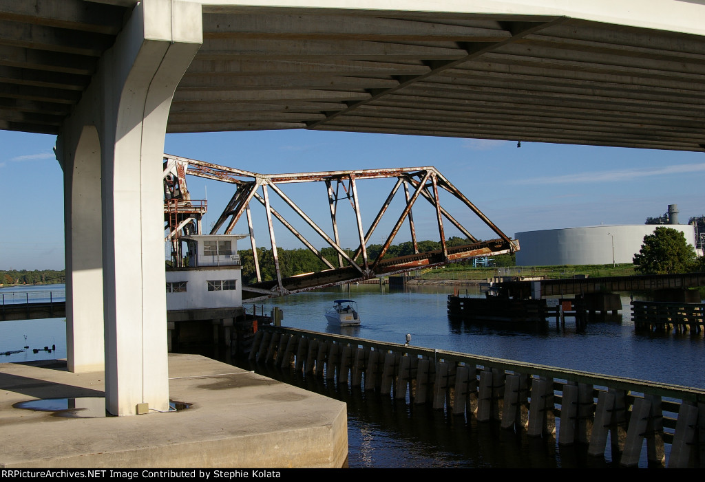 CSX LAKE MONROE BRIDGE OPENING UP FOR BOAT TRAFFIC