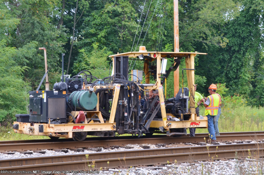 Tamper crew waits to work more ties.
