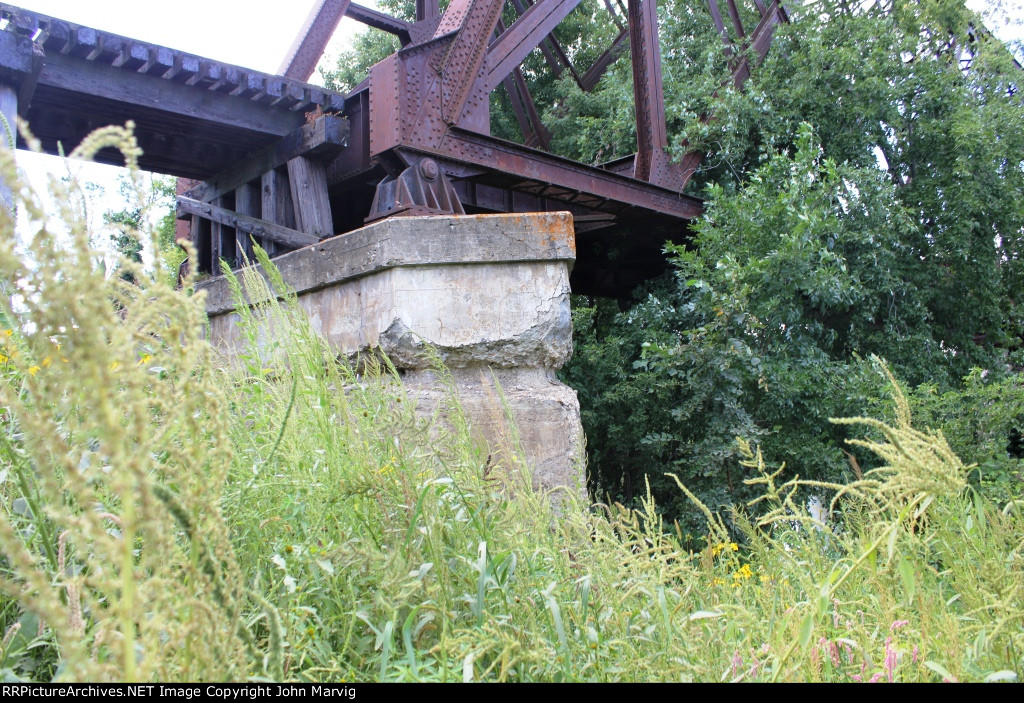 Abandoned CN&W Bridge across Cottonwood River