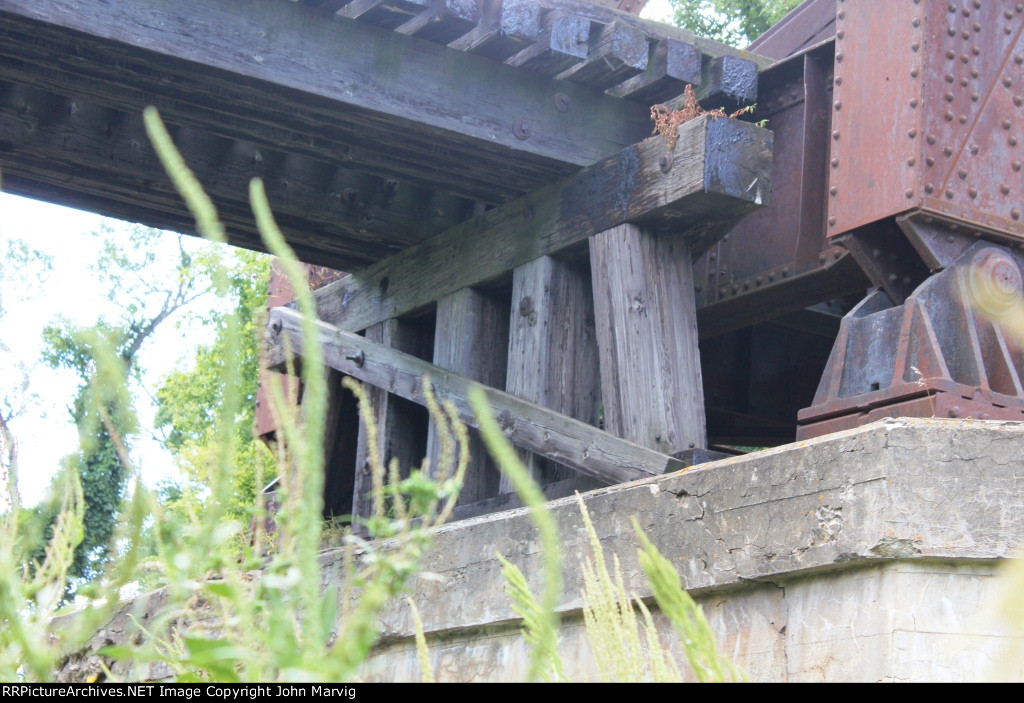Abandoned CN&W Bridge across Cottonwood River