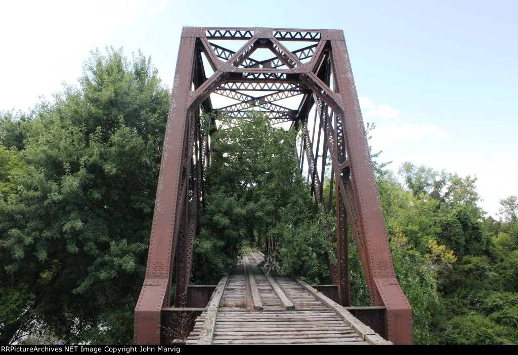 Abandoned CN&W Bridge across Cottonwood River