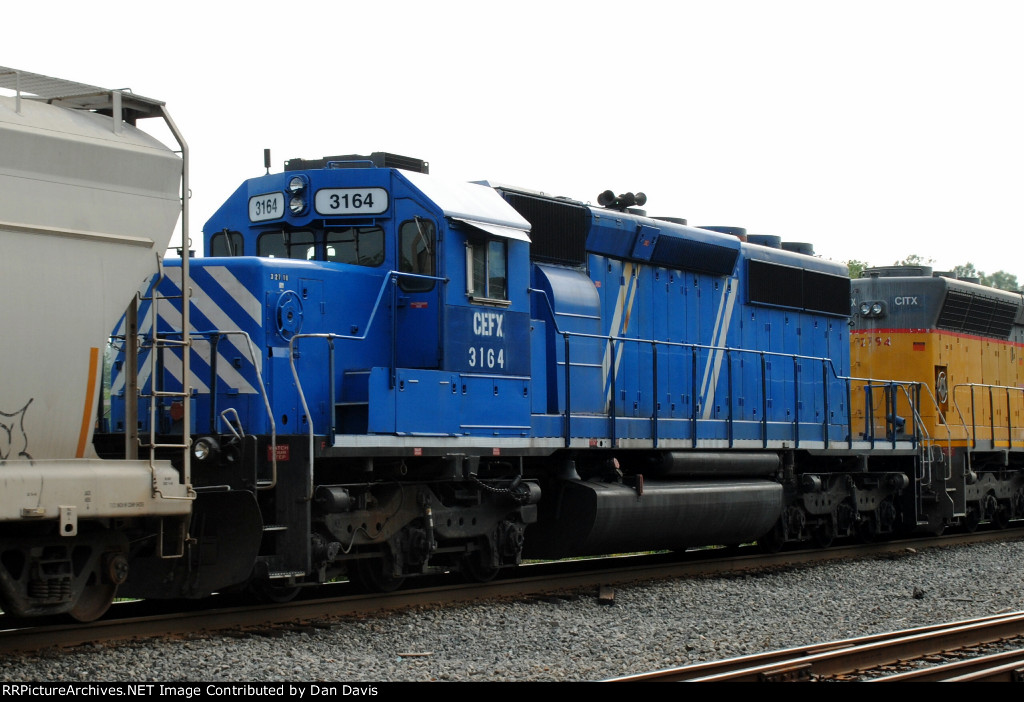 CEFX SD40-2 3164 on K479