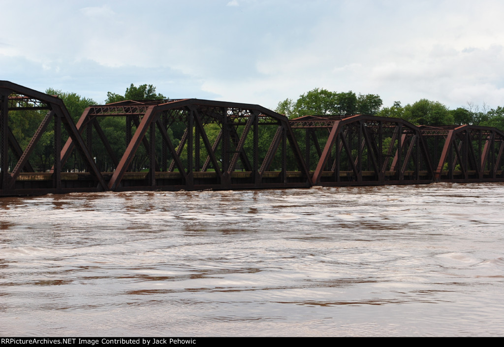 water at 32 feet Bridge from Sunbury to Island Park