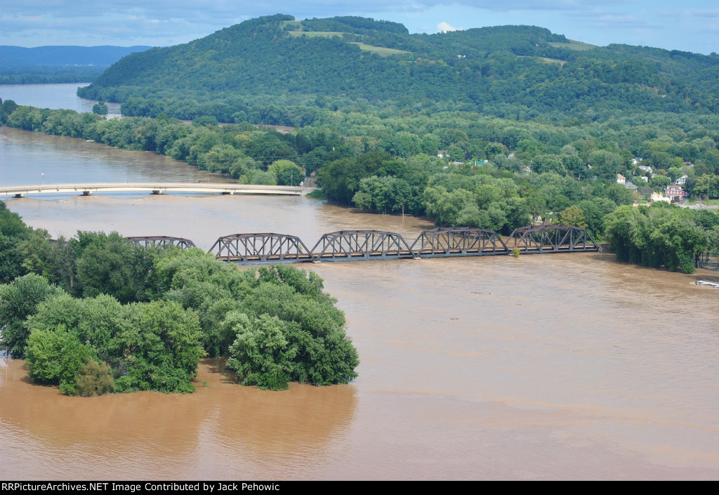 L-R Northumberland, Island Park, Sunbury