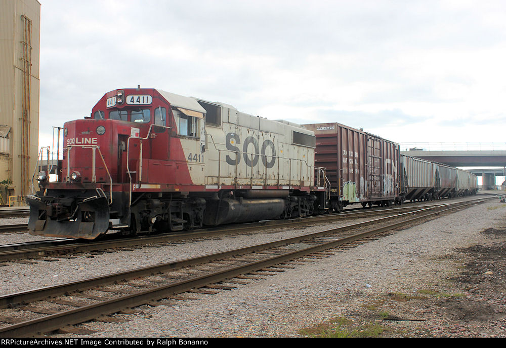A SOO GP38 takes headroom drilling cars at Bensenville Yard's east end