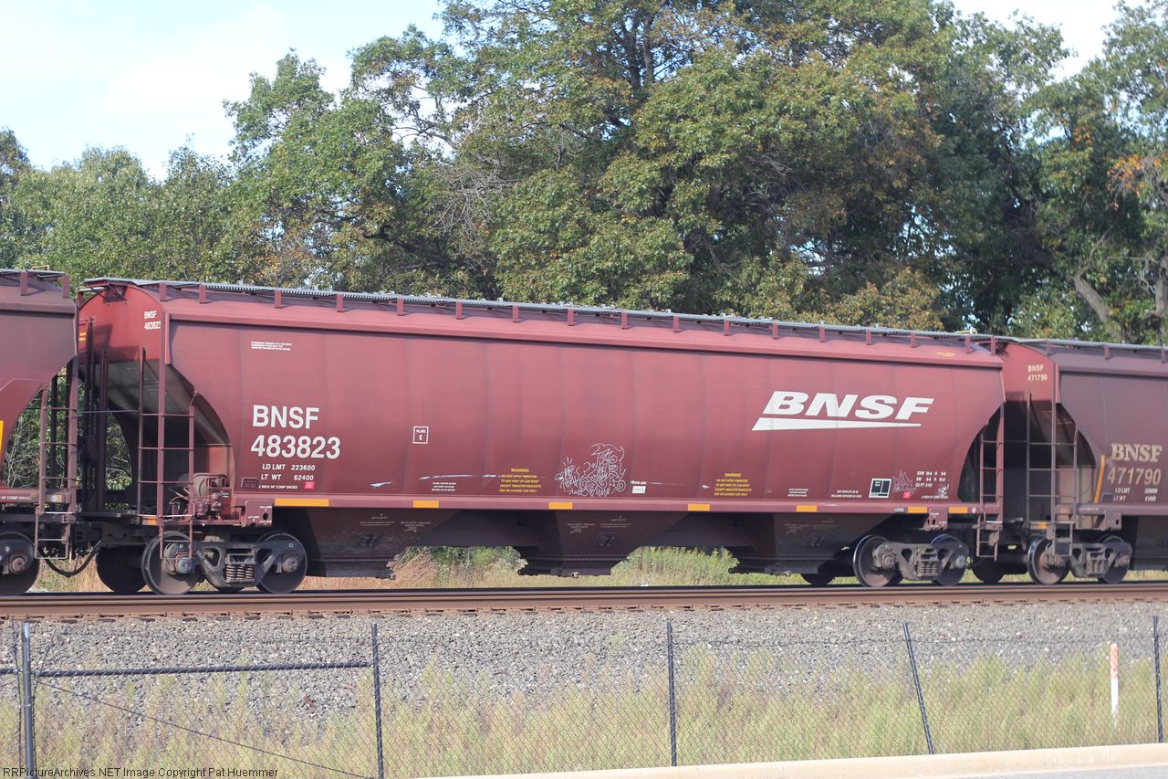 BNSF 483823